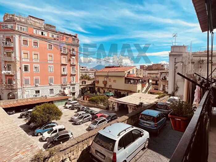 Appartamento bilocale in vendita in Vico Pacella ai Miracoli, Napoli