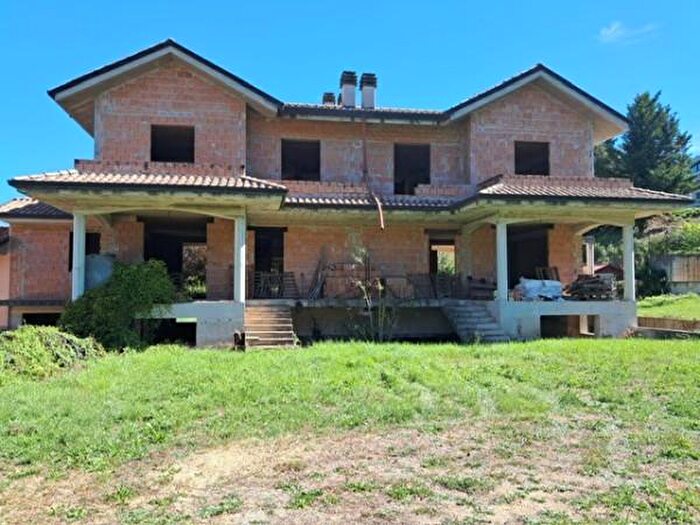 Casa con 6 locali in vendita in Via dei Fiori, Alatri