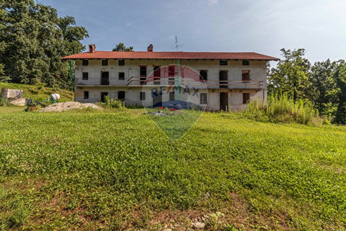 Casa con 9 locali in vendita in Sstr Vicinale Cantone, Cossato