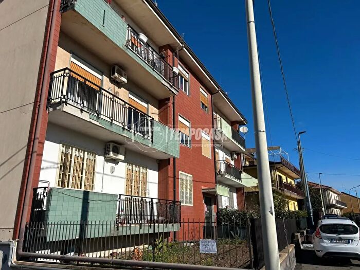 Appartamento con 6 locali in affitto in Via La Rosa, Pedara