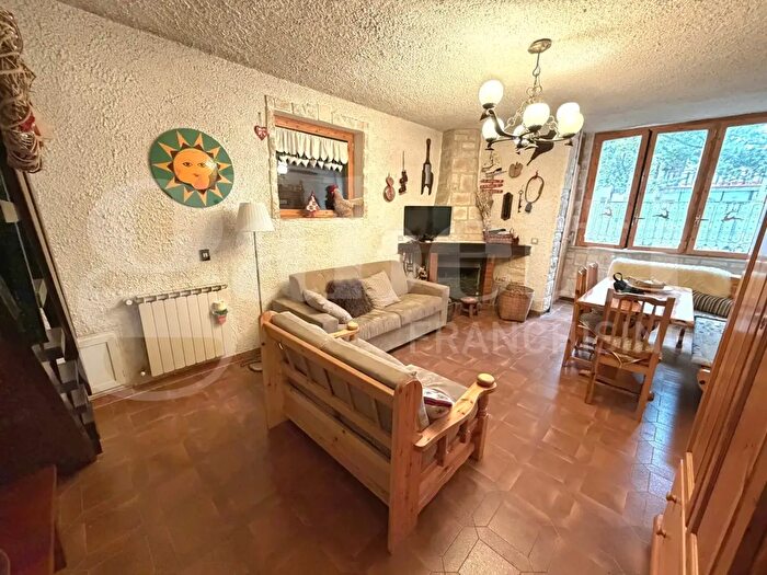 Appartamento trilocale in vendita in Via Manovera, Rocca Di Mezzo