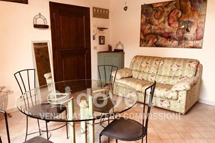 Appartamento bilocale in vendita in Via di Castel San Gimignano, Colle Di Val DElsa