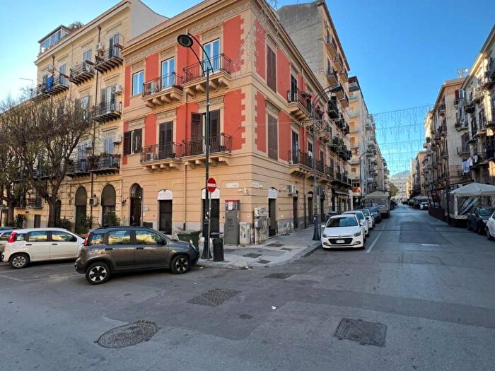 Appartamento bilocale in affitto in Via Giuseppe Mazzini, Politeama Ruggiero Settimo, Palermo