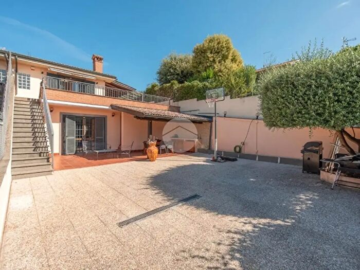 Casa quadrilocale in vendita in Via Monte Pennino, Guidonia Montecelio