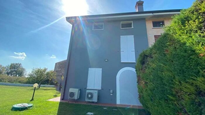 Casa con 6 locali in vendita in Porto Mantovano