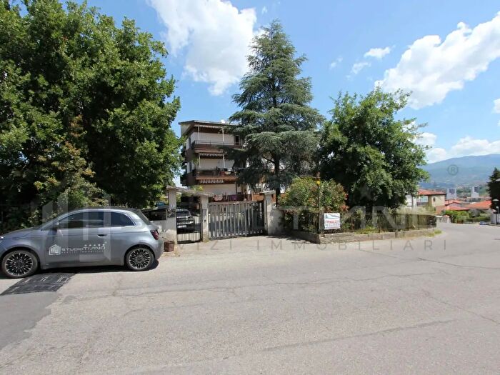 Appartamento con 5 locali in vendita in Via Rusoli, Castrolibero