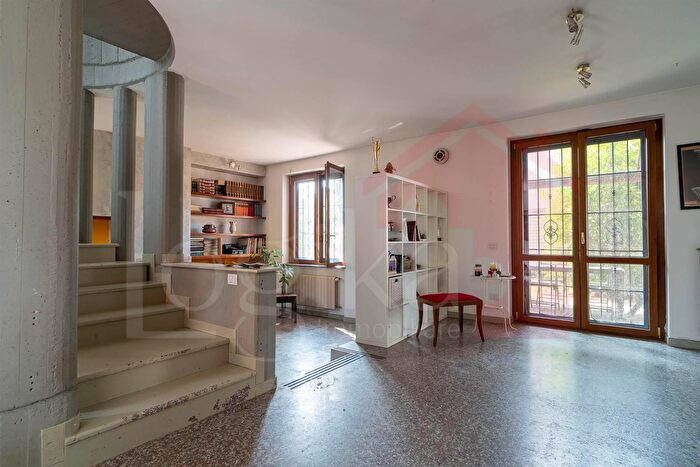 Casa quadrilocale in vendita in Via Sciesa, Lacchiarella