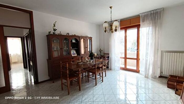 Appartamento con 5 locali in vendita in Via Cristoforo Colombo, Loro Piceno