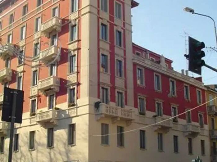 Appartamento quadrilocale in affitto in Via Spartaco, Milano