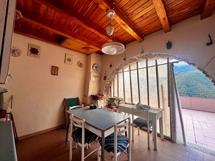 Casa con 8 locali in vendita in Via Buenos Aires, Rezzo