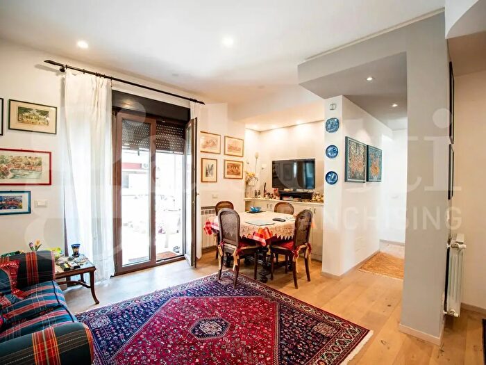 Appartamento trilocale in vendita in Via dei Cantieri, Palermo