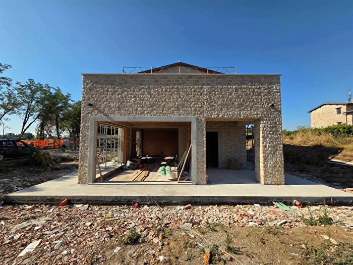 Casa quadrilocale in vendita in Via Campagna di Bastia, Bastia Umbra