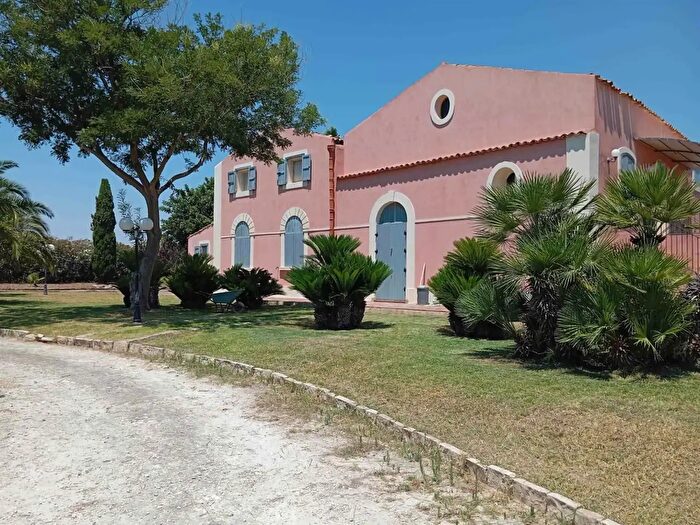 Casa con 6 locali in vendita in Contrada Triona, Noto