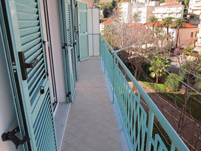 Appartamento bilocale in affitto in Via Candido Queirolo, Centro, Taggia