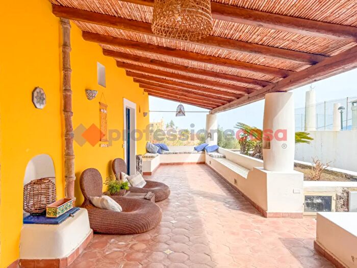 Casa trilocale in vendita in Via Risorgimento, Santa Marina Salina