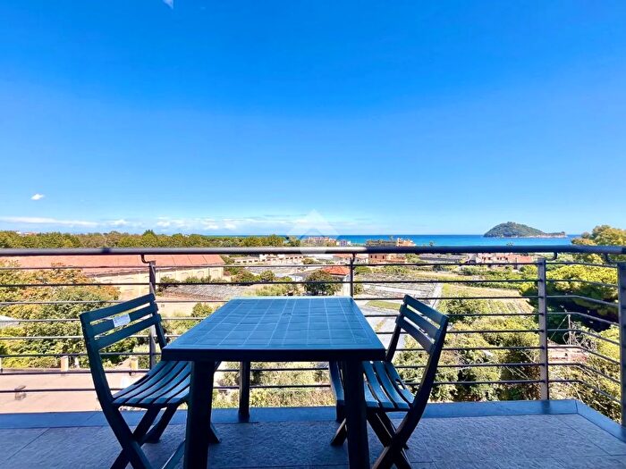 Appartamento trilocale in vendita in Villaggio Iris, Albenga