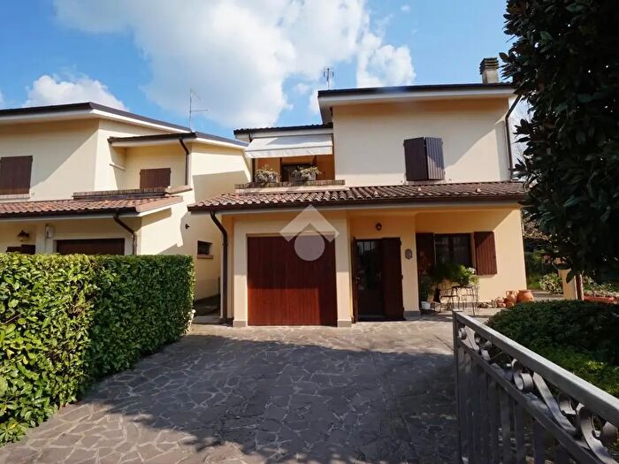 Casa con 6 locali in vendita in Via Raimondo Montecuccoli, Formigine