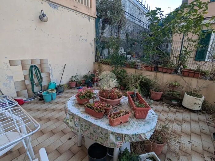 Appartamento trilocale in affitto in Via Adelaide Ristori, Genova