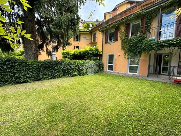 Appartamento con 5 locali in affitto in Via Degli Orti, Colli, Bergamo
