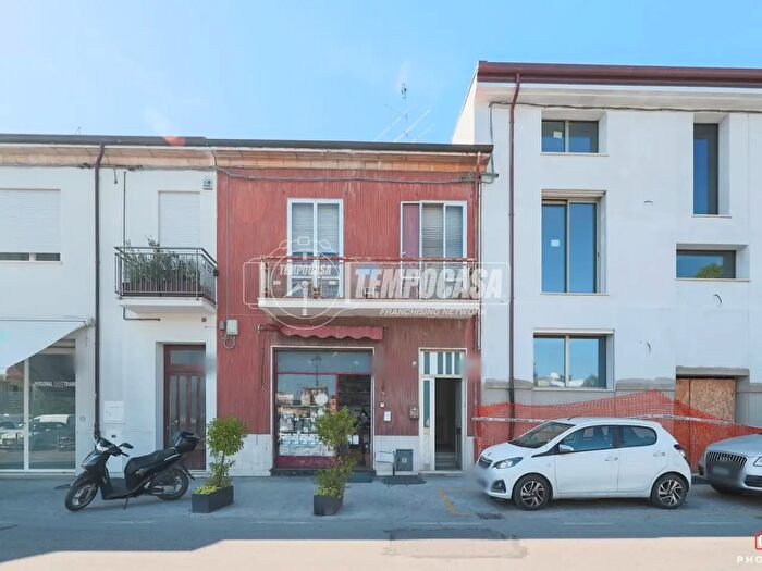 Casa in vendita in Via Cornelia, Rimini