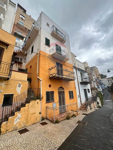 Casa con 5 locali in vendita in Via Caricatore Secondo Grande, Sciacca