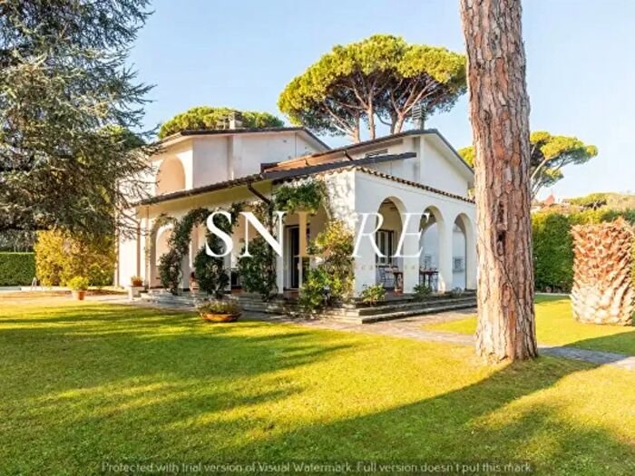 Casa con 6 locali in affitto in Via Settemb, Forte Dei Marmi