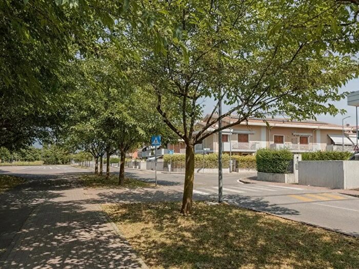 Appartamento trilocale in vendita in Via Torquato Tasso, Bonate Sopra