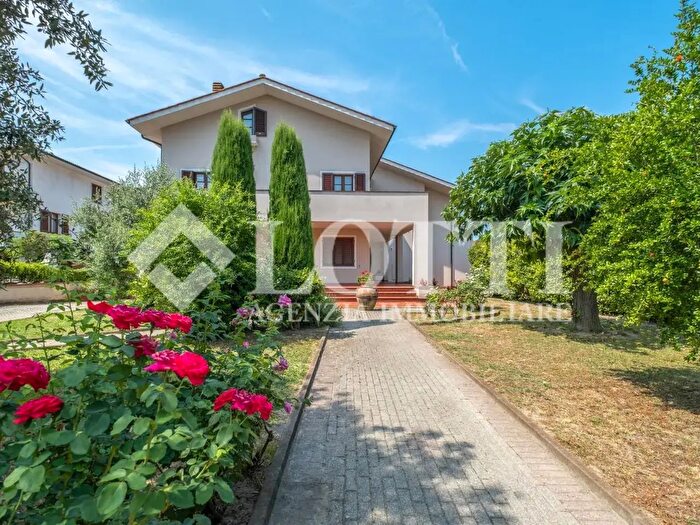 Casa con 15 locali in vendita in a Caduti di Piavola, Calcinaia