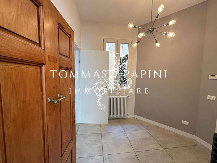 Appartamento con 5 locali in affitto in Piazza Torquato Tasso, San Frediano, Firenze