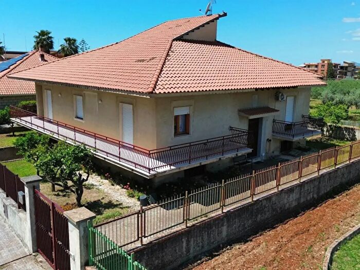 Casa con 7 locali in vendita in Via Dublino, Ribera