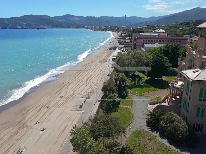 Appartamento quadrilocale in vendita in Via Nizza, Savona