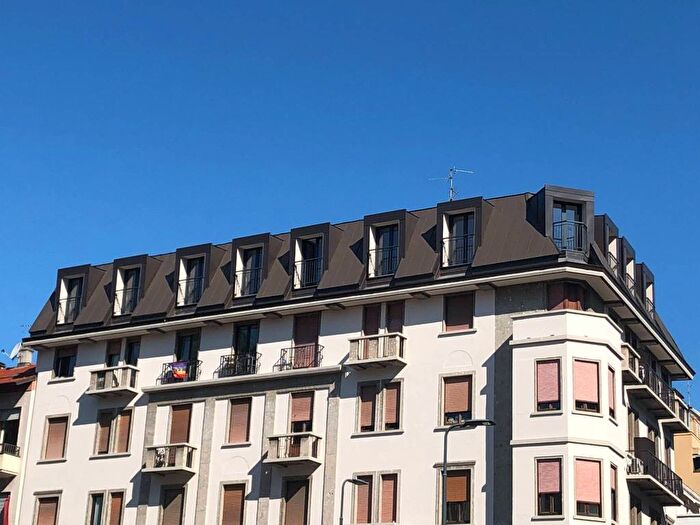 Appartamento trilocale in affitto in Via Spalato, Isola, Milano