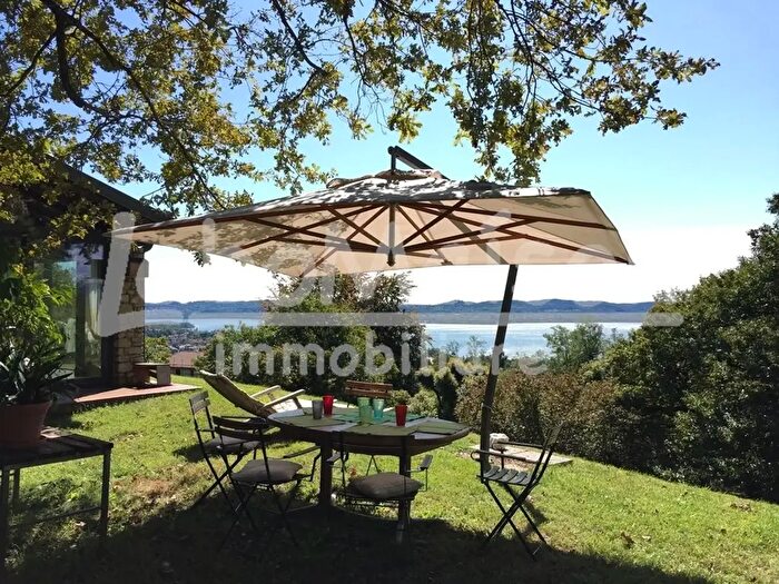 Casa con 9 locali in vendita in Via Sassello, Gavirate