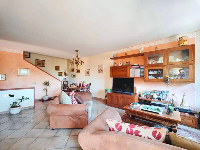 Appartamento con 6 locali in vendita in Via Livornese, Pisa