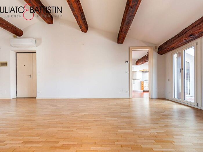 Casa trilocale in affitto in Contra Porti, Centro Storico, Vicenza