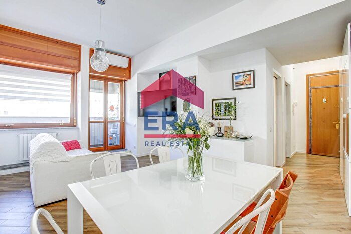 Appartamento trilocale in vendita in Via Paolo Barison, Roma