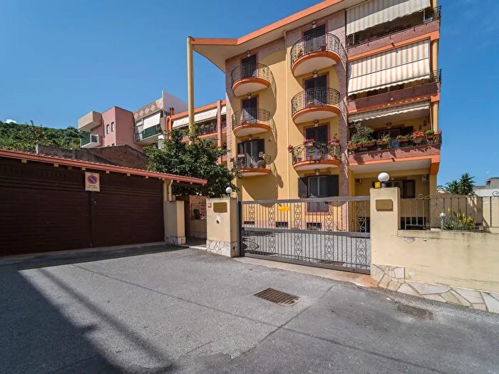 Appartamento con 5 locali in vendita in Via Puccini, Rometta