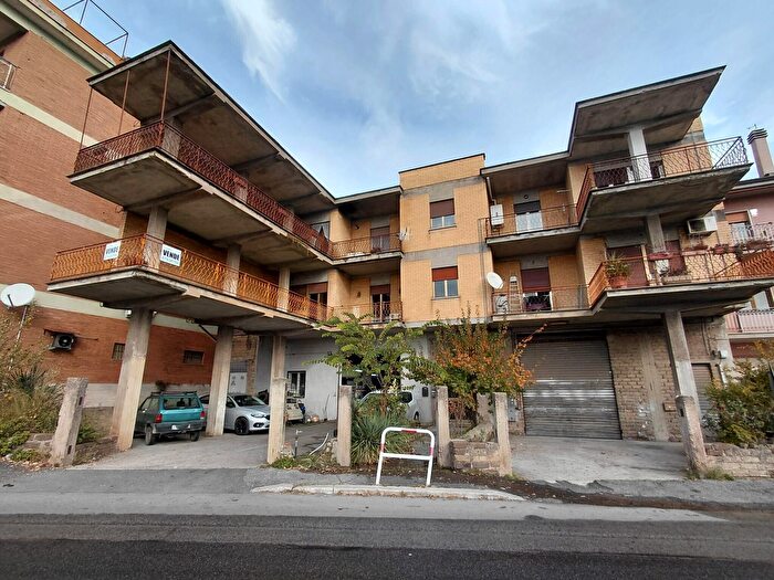 Appartamento quadrilocale in vendita in Via della Stazione, Marcellina