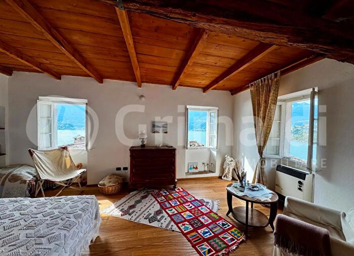 Appartamento con 5 locali in vendita in Via alla Chiesa, Dorio