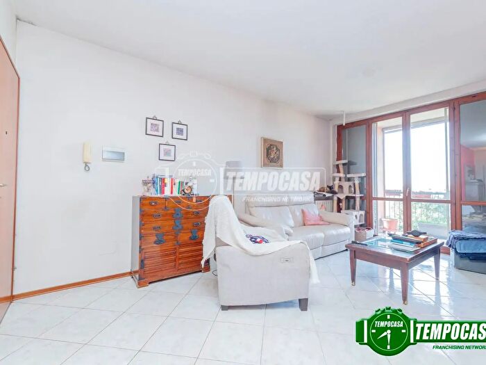 Appartamento trilocale in vendita in Via Don Primo Mazzolari, Locate Di Triulzi