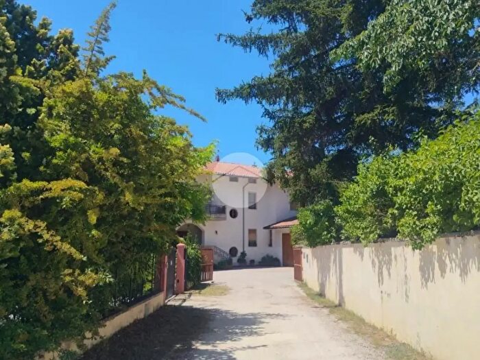 Casa con 8 locali in vendita in Via Tito Pellicciotti, L'Aquila