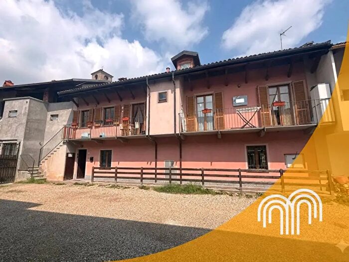 Appartamento con 5 locali in vendita in Via Ottavio Borla, Fiano