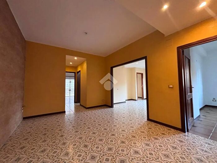 Appartamento trilocale in vendita in Via Giunta Francesco, Palermo