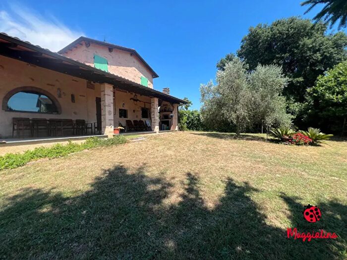 Casa con 9 locali in vendita in Via Miramare, Camaiore