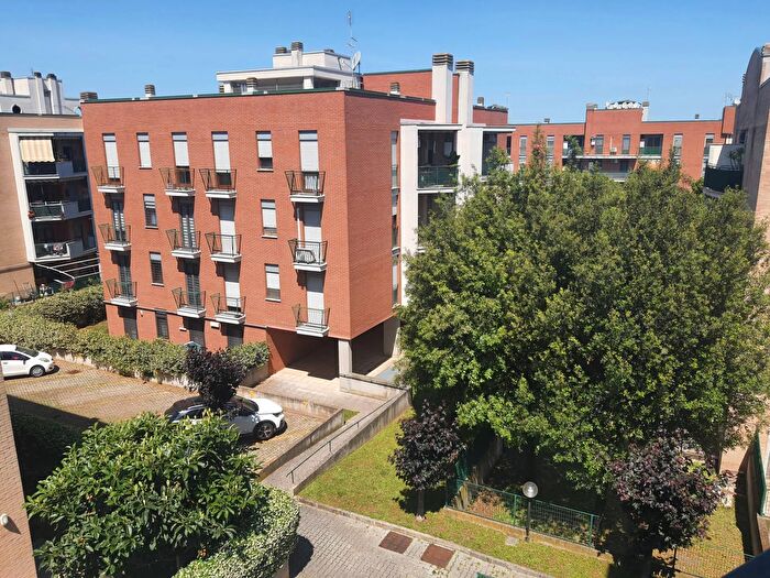 Appartamento trilocale in vendita in Via Enzo Paci, Roma