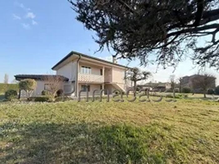 Casa con 7 locali in vendita in Via Cà Rotte, Cerea