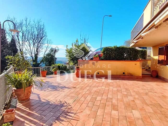 Casa con 6 locali in vendita in Massarosa