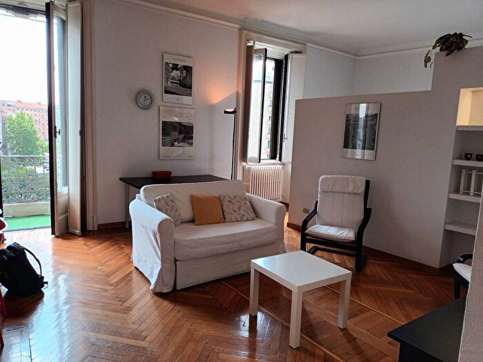 Appartamento bilocale in affitto in Piazza Caiazzo, Centrale, Milano