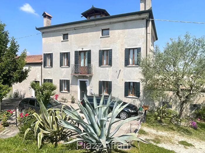 Casa con 11 locali in vendita in Via San Valentino, Pontelongo