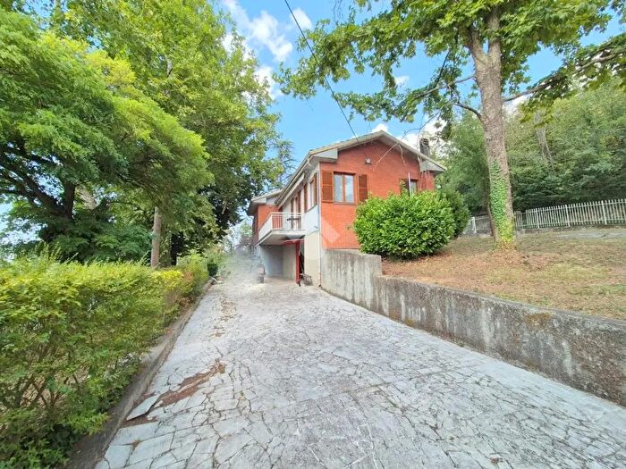 Casa quadrilocale in vendita in Regione Baroni Torielli, Melazzo